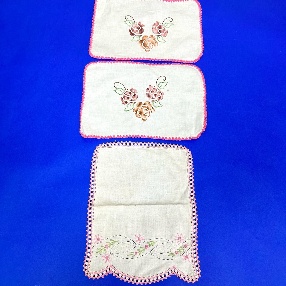 Vintage Lot of Doilies